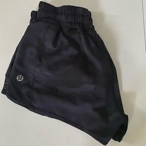 Lululemon hot ty hot 2’’ in shorts
